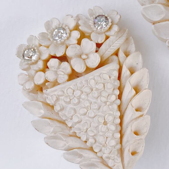 Vintage 1950s Rhinestone Flower Basket Clip Earrings Mid Century Celluloid Resin - Picture 3 of 9